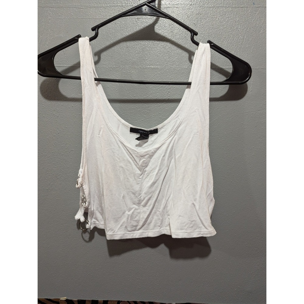 Forever 21 juniors large white crop top with‎ metal rings on sides
